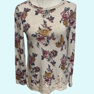 Rewind pullover long sleeve floral sweater, size S